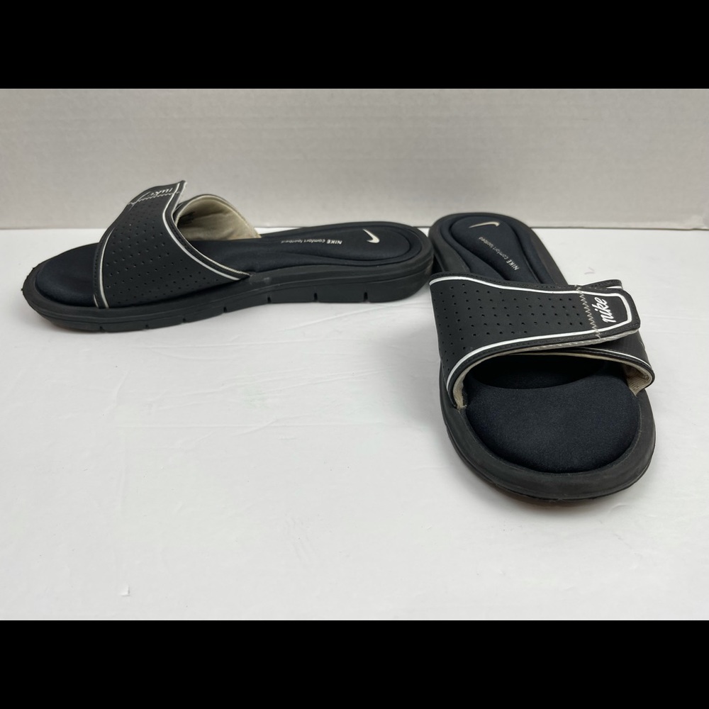 Women’s Nike Memory Foam Slip On Sandel’s size 9